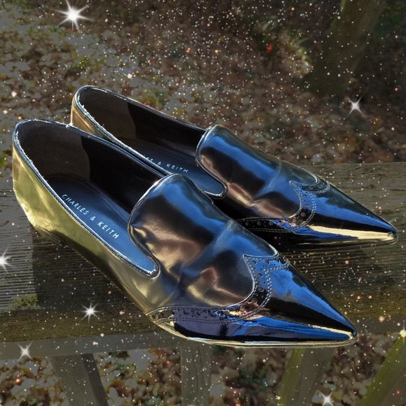 CHARLES&KEITH BLACK FLAT ENAMEL PUMPS - Picture 3 of 5